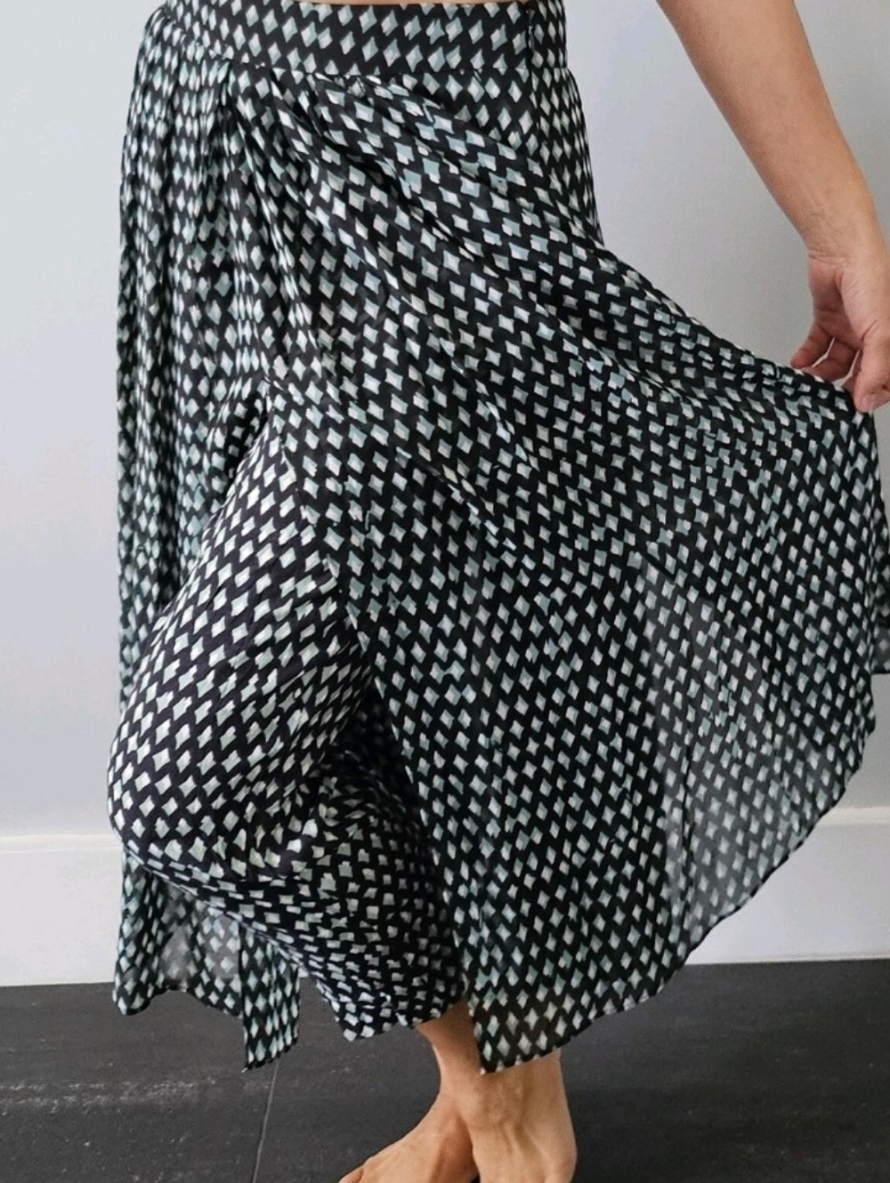HD in Paris by Anthropologie geo print overlay Skirt With Leggings Sz 0